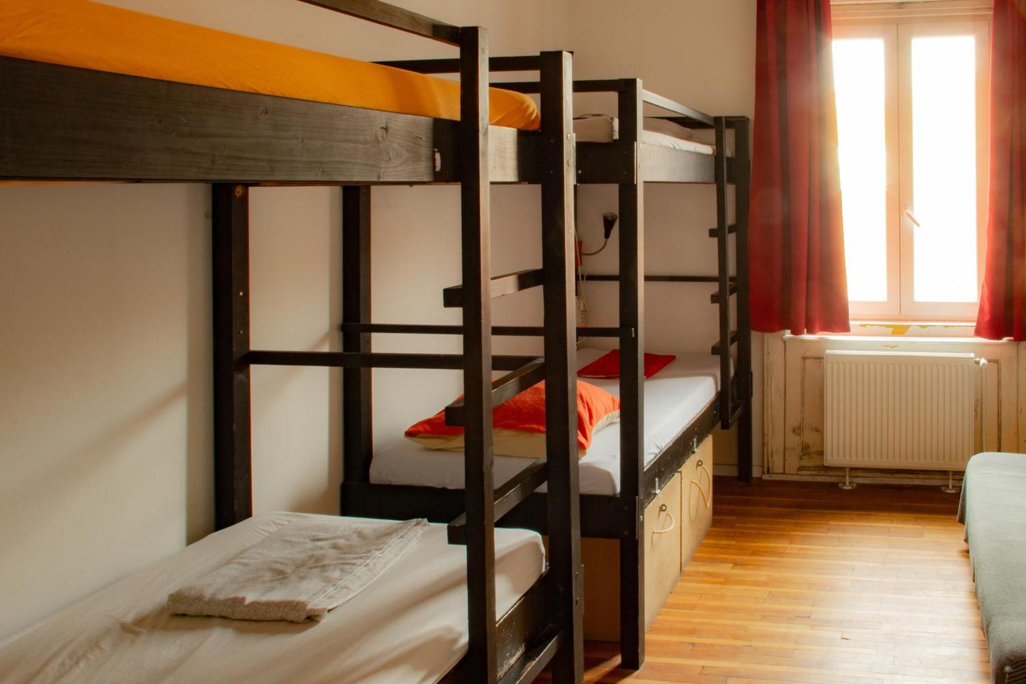 Hostel Nest *